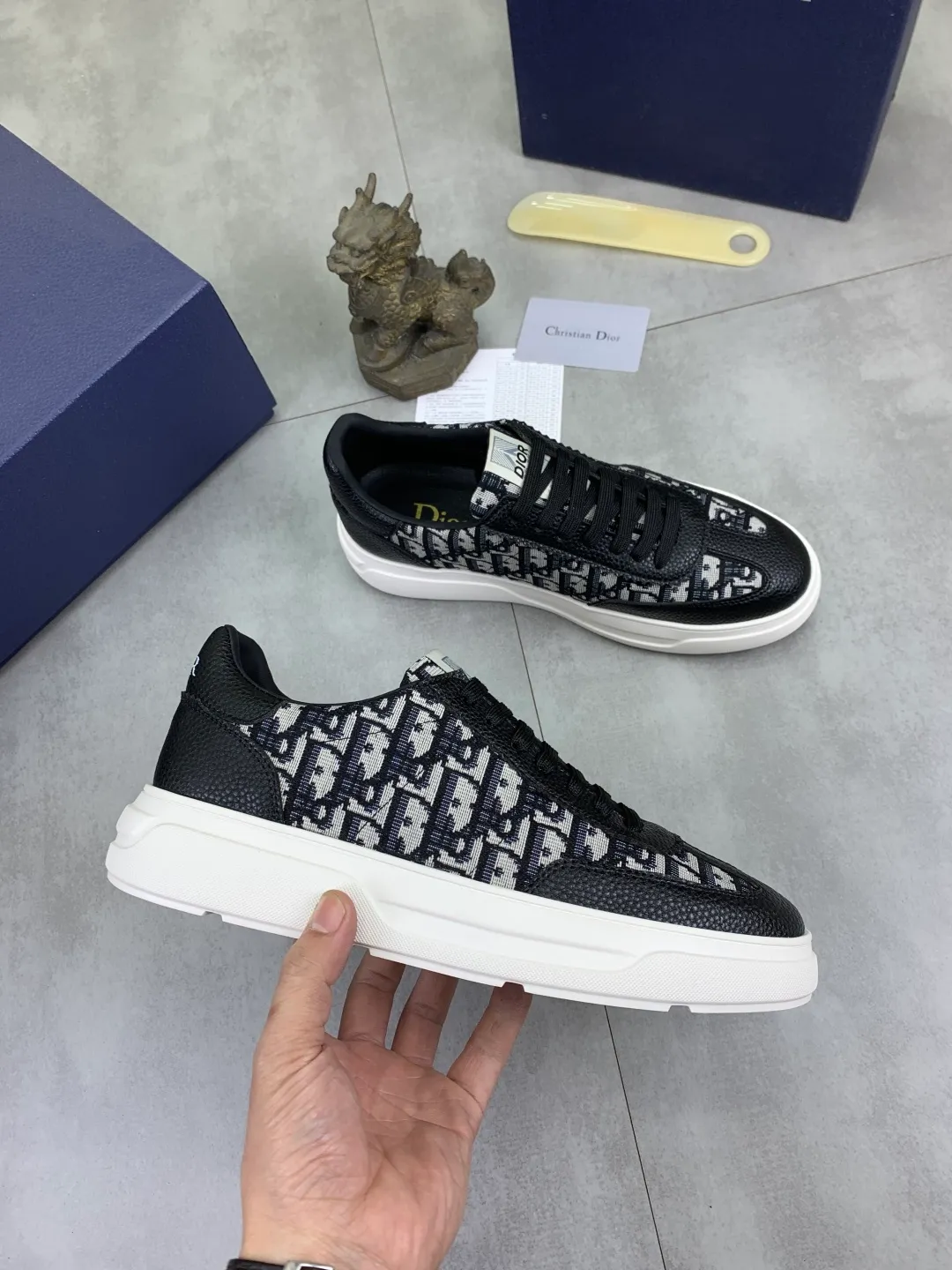 Men's men's shoes P420💰[New style]🆘[Dior] Dior original lace-up low-top men's shoes Classic casual shoes 🔥This model is the official classic model with high quality and made by famous original designers. It is made of high-quality cowhide with original materials➕comfortable and breathable mesh lining➕pigskin insole. The perfect last shape and generous and fashionable design have attracted many consumers and are suitable for drivers to drive🚗. What you want is the best quality in the market. Color: 4️⃣Color Code number: 38--44 (45 customized)